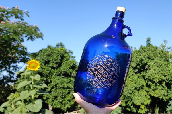 Botella de vidrio de murano de 5 litros al sol